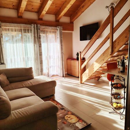 La Villa Gialla Aosta Bagian luar foto