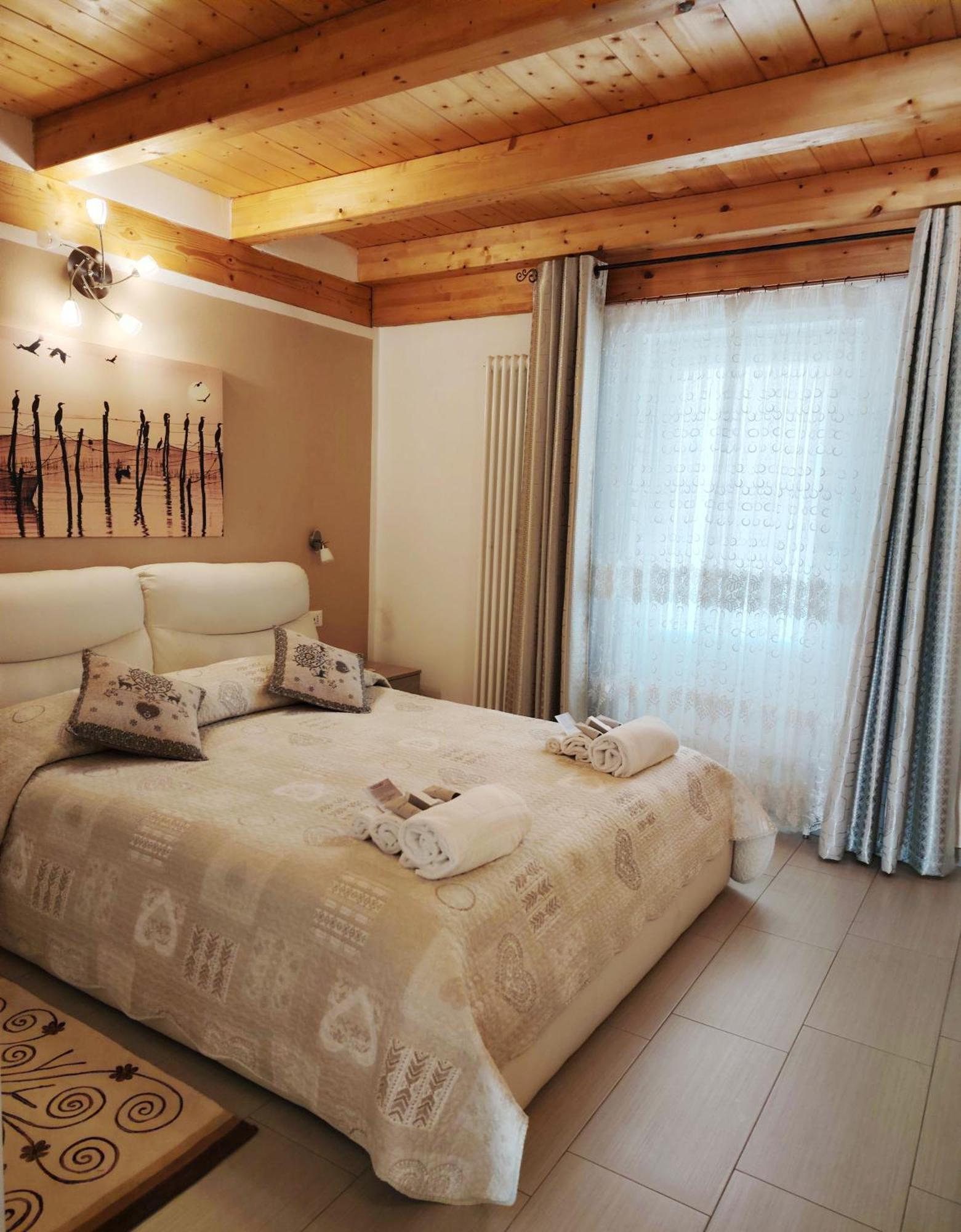 La Villa Gialla Aosta Bagian luar foto