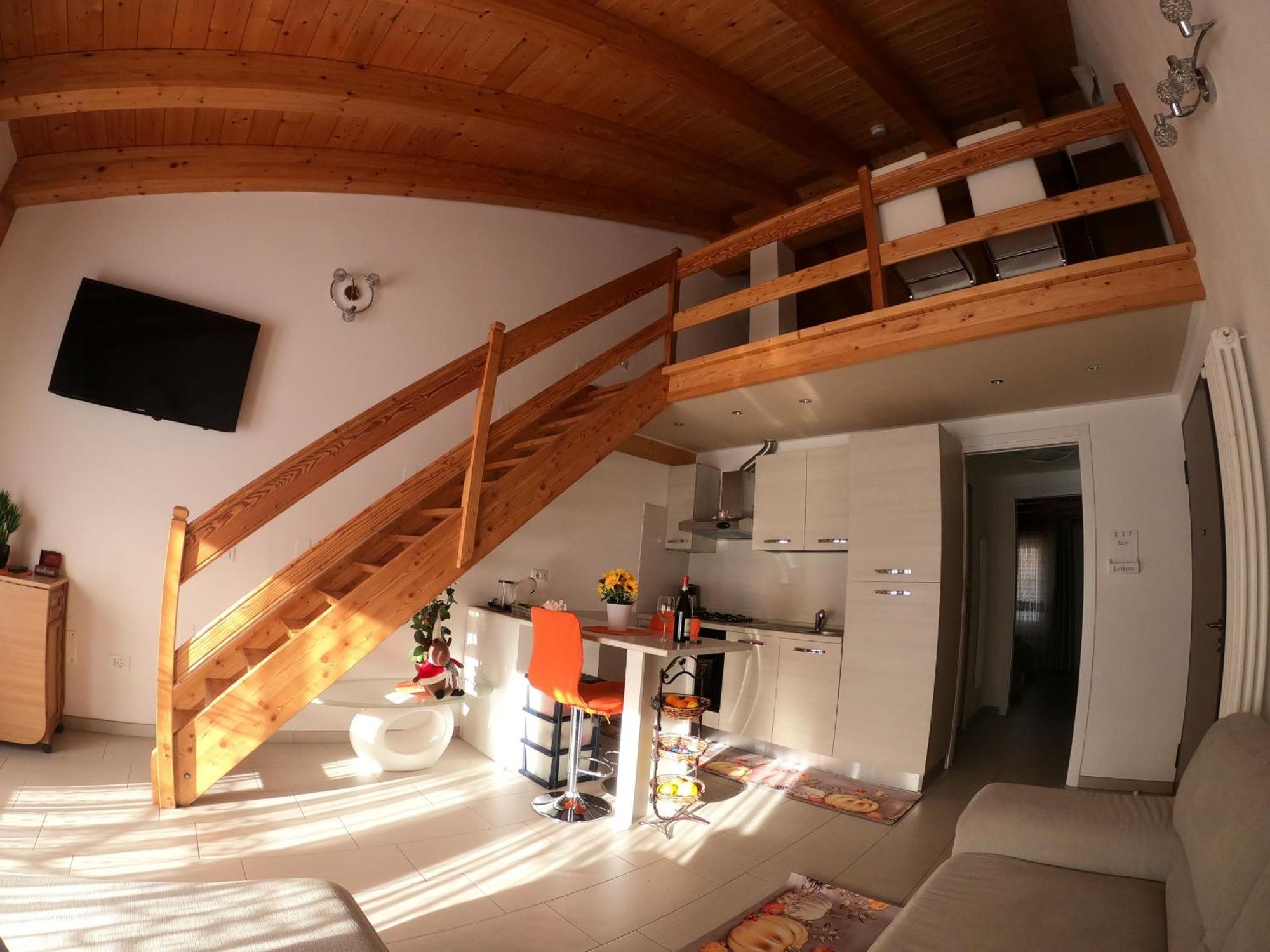 La Villa Gialla Aosta Bagian luar foto